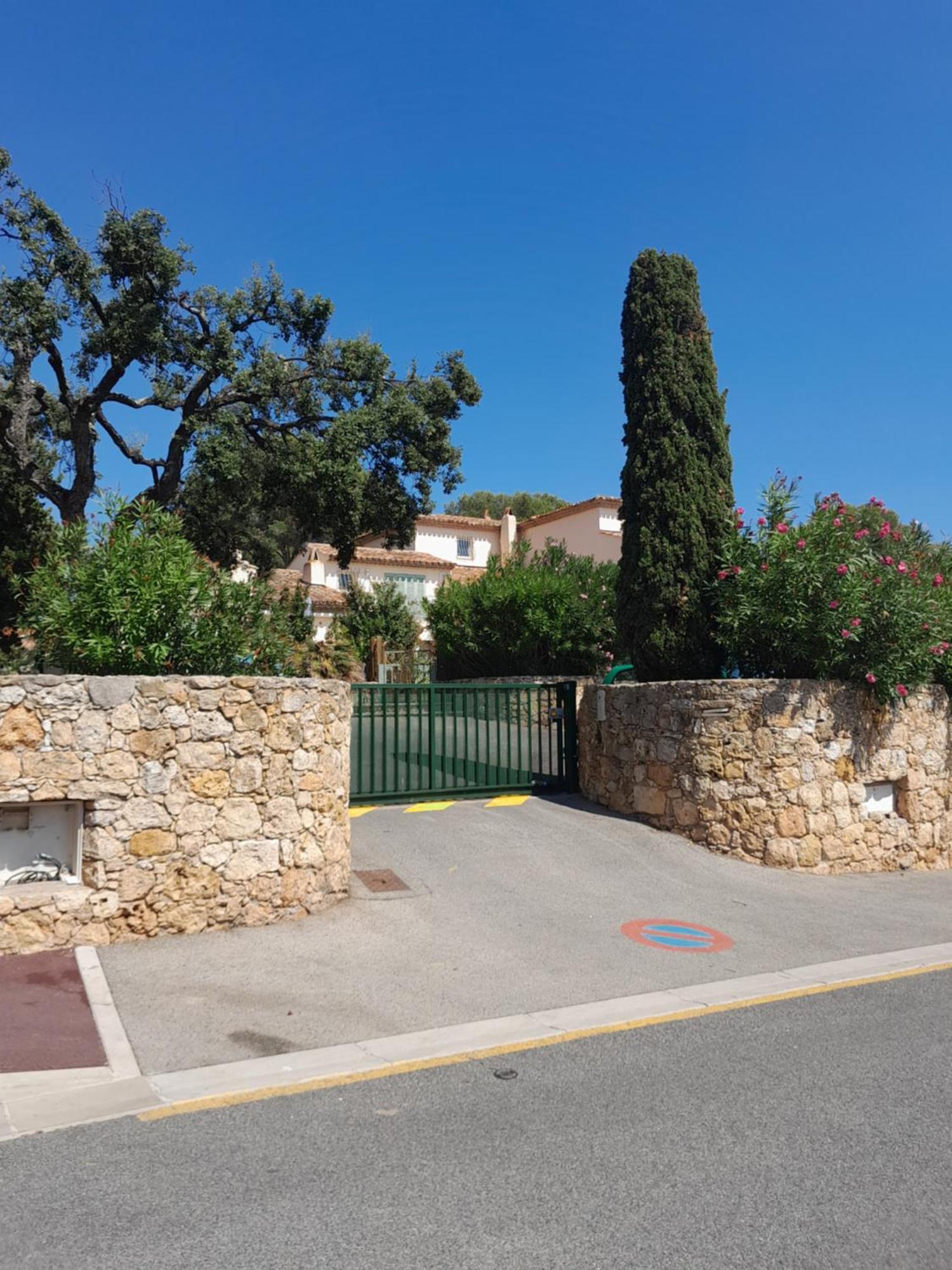Le Mediterraneo Saint Aygulf Luaran gambar